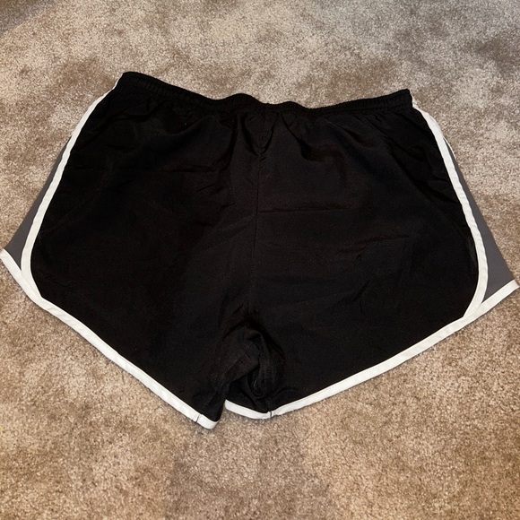 Women’s Nike Tempo Running Shorts Black Size Small - Picture 2 of 3
